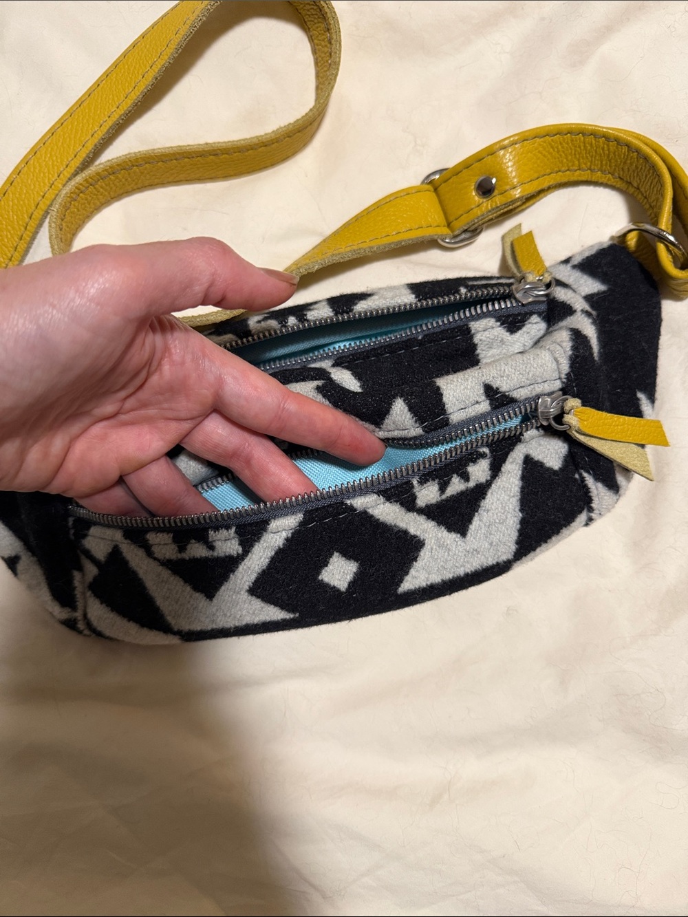 Willow + Luna Pendleton crossbody bag - Picture 4 of 5